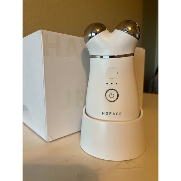 NUFACE Trinity + Advanced Facial Toning Device - Picture 2 of 4